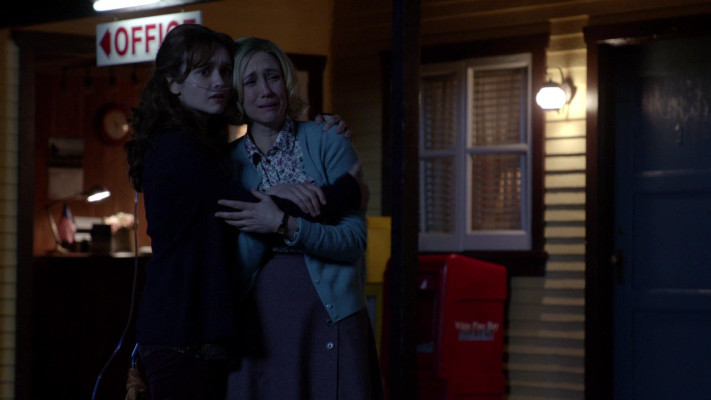 Olivia Cooke - Bates Motel (2014) 2x09 &#039;The Box&#039;