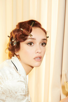 Olivia Cooke by Tung Walsh - Oscars Backstage // 2021