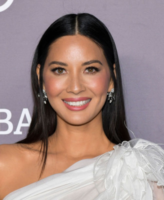 Olivia Munn - Baby2Baby Gala in Los Angeles 11/09/2019
