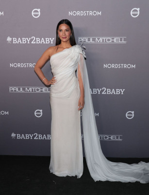 Olivia Munn - Baby2Baby Gala in Los Angeles 11/09/2019
