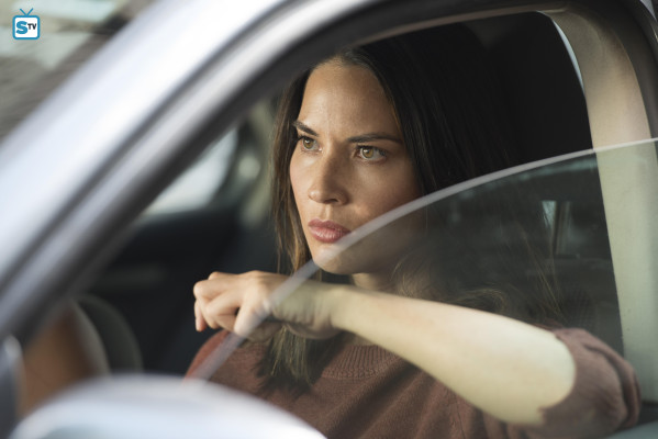 Olivia Munn - Six (2018) 2x01 &#039;Critical&#039;