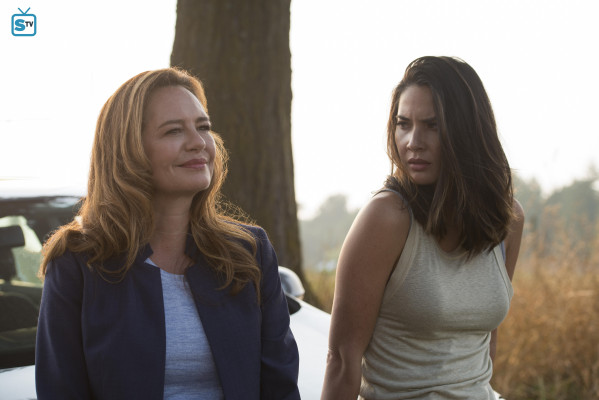 Olivia Munn - Six (2018) 2x02 &#039;Ghosts&#039;