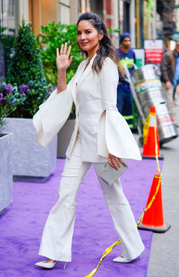 Olivia Munn is Stylish – NYC 10/17/2018