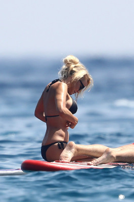 Pamela Anderson shows off her hot body in a black bikini on vacation in France