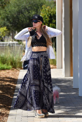 Paris Hilton – Shopping in Malibu 07/06/2020