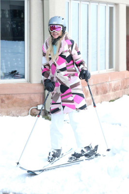  Paris Hilton Skiing in Aspen