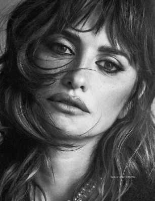 Penelope Cruz - Elle (December 2022)