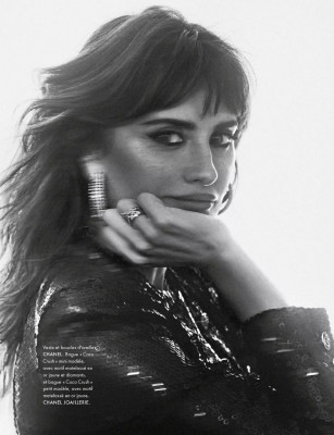Penelope Cruz - Elle (December 2022)