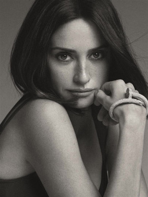 Penelope Cruz by Erik Gordon for InStyle Spain // May 2021