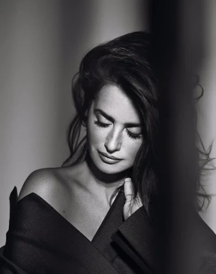 Penelope Cruz by Nico Bustos for El País Semanal (2022) 