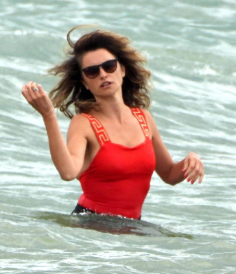 Penelope Cruz - Seen on the beach in Fregene | July 2021