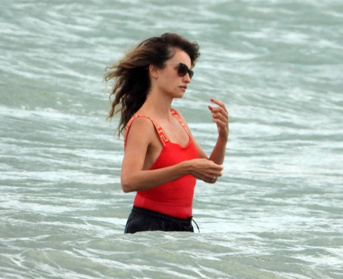 Penelope Cruz - Seen on the beach in Fregene | July 2021