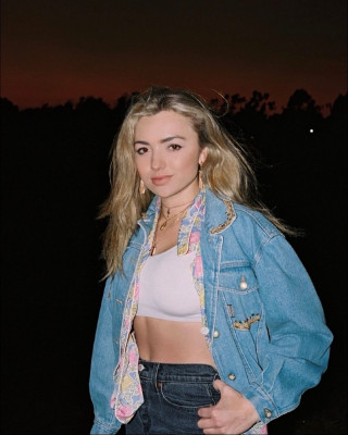 PEYTON ROI LIST at a Photoshoot, November 2019