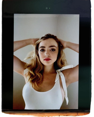 PEYTON ROI LIST – Facetime Photoshoot, April 2020