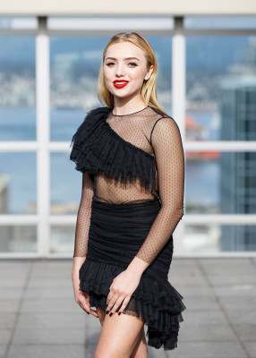 PEYTON ROI LIST on the Set of a Photoshoot in Vancouver 10/06/2018  