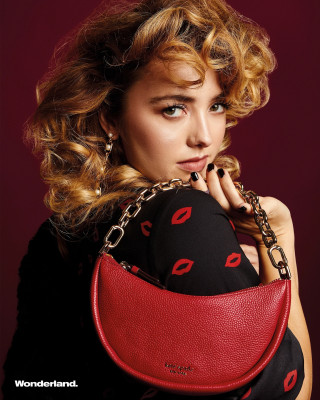 Peyton List-«WONDERLAND» 2021.