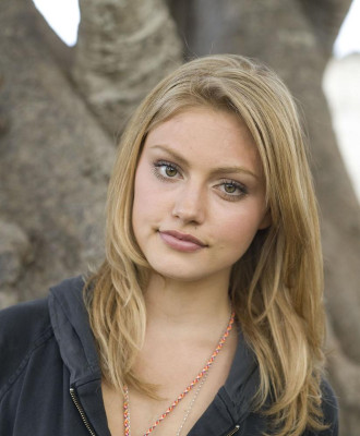 Phoebe Tonkin pic #497823