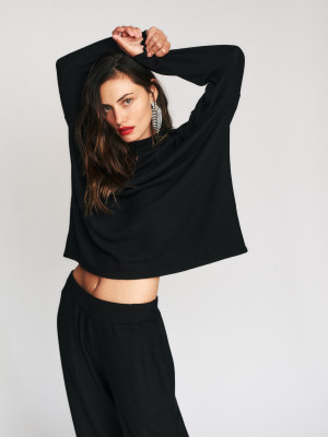Phoebe Tonkin for Lesjour // 2020
