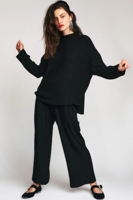 Phoebe Tonkin for Lesjour // 2020