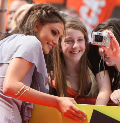 Phoebe Tonkin pic #503343