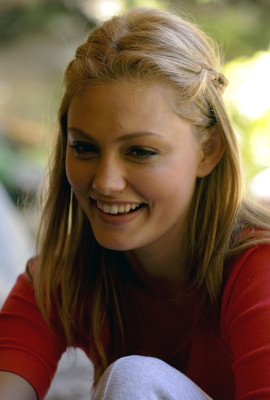 Phoebe Tonkin pic #506892