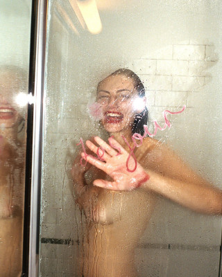 Phoebe Tonkin for Lesjour 
