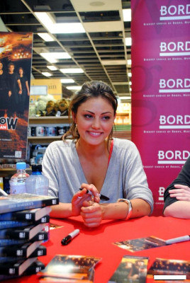 photo 10 in Phoebe Tonkin gallery [id600882] 2013-01-27 00:00:00