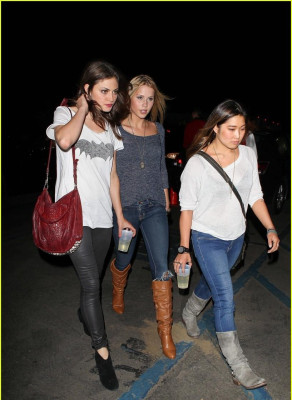 Phoebe Tonkin pic #661687