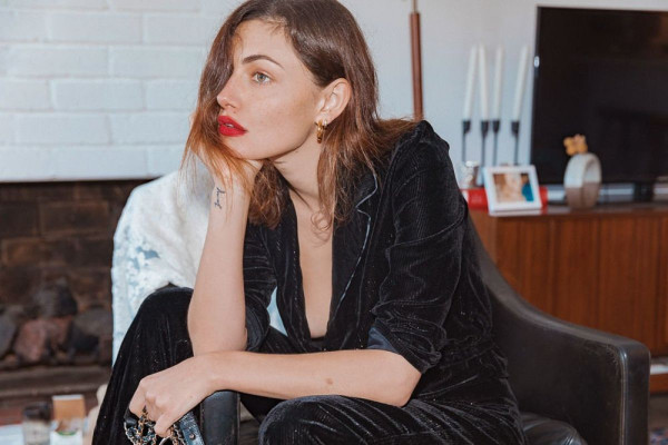 Phoebe Tonkin for Into the Gloss, April 2018