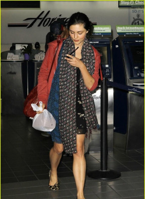 Phoebe Tonkin pic #499747