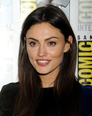 Phoebe Tonkin pic #818313