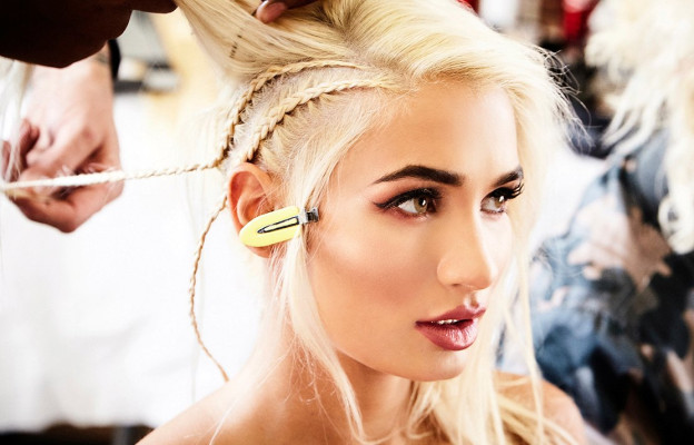 Pia Mia Perez - Material Girl (2017)