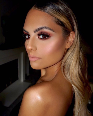 Pia Toscano – Social Media, October 2017