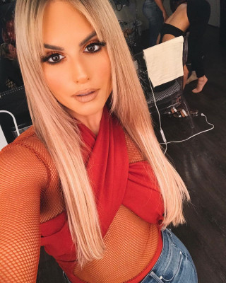 Pia Toscano – Social Media, October 2017