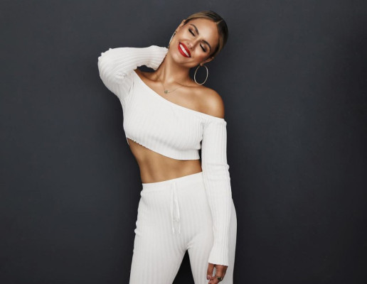 Pia Toscano – Social Media, October 2017