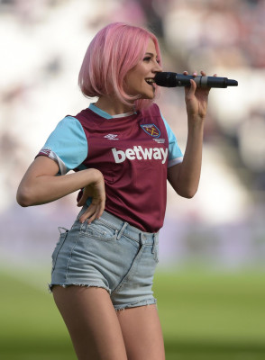 Pixie Lott – Performing At Half Time in West Ham V Everton Football Match 