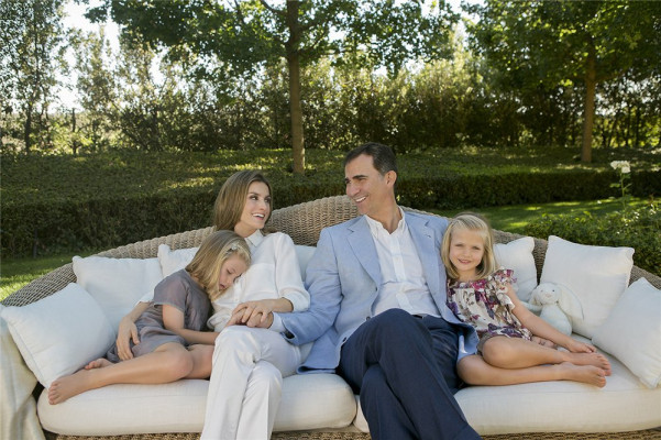 Queen Letizia of Spain pic #559540