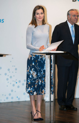Queen Letizia of Spain pic #1083570