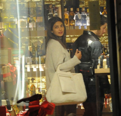 Priyanka Chopra and Nick Jonas – Christmas Shopping in London