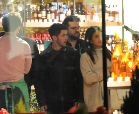 Priyanka Chopra and Nick Jonas – Christmas Shopping in London