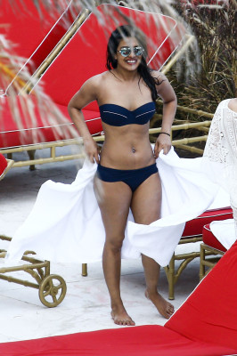 Priyanka Chopra pic #965387