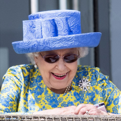 Queen Elizabeth ll  pic #1181777