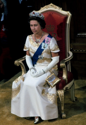 Queen Elizabeth ll  pic #519038