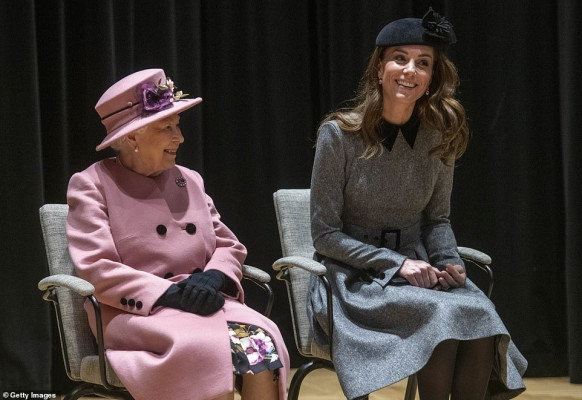 Queen Elizabeth ll  pic #1154086
