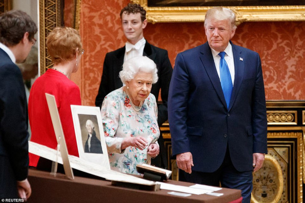 Queen Elizabeth ll  pic #1181785