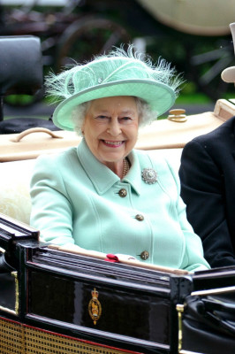 Queen Elizabeth ll  pic #530688