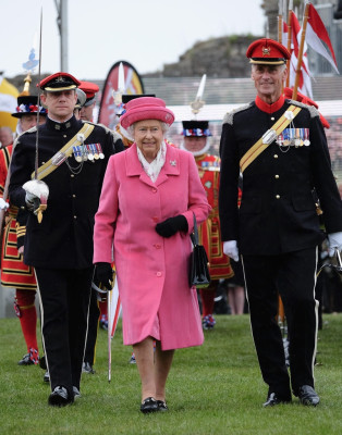 Queen Elizabeth ll  pic #804987
