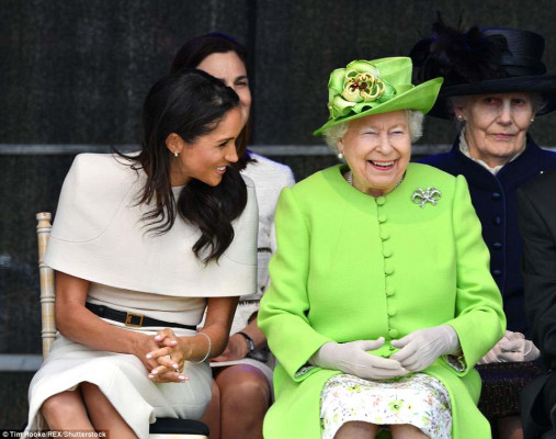 Queen Elizabeth ll  pic #1078438