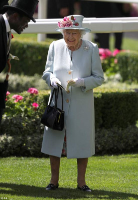 Queen Elizabeth ll  pic #1079488