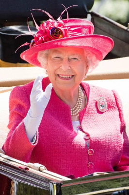 Queen Elizabeth ll  pic #1079528